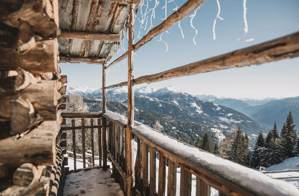 Aussicht Naturfreundehütte Zettersfeld Aussicht von der hölzernen Naturfreundehütte Zettersfeld bei herrlichem Winterwetter.