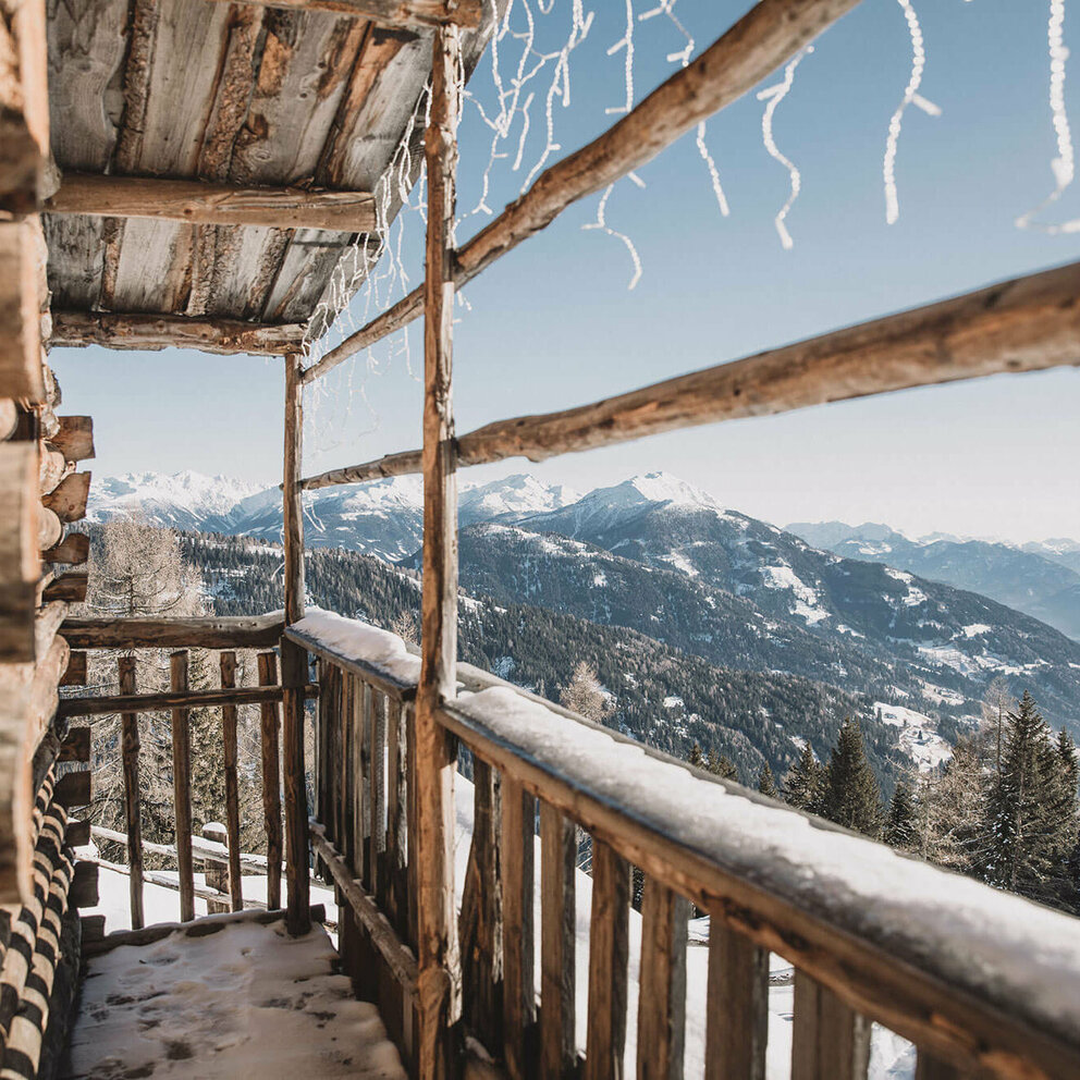 Aussicht Naturfreundehütte Zettersfeld Aussicht von der hölzernen Naturfreundehütte Zettersfeld bei herrlichem Winterwetter.