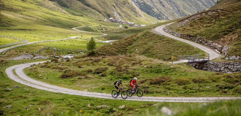 Biketour Klammljoch Mountainbiker am Klammljoch