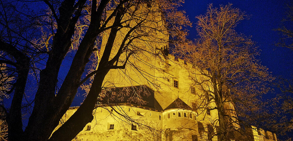Schloss Bruck bei Nacht Schloss Bruck beleuchtet bei Nacht