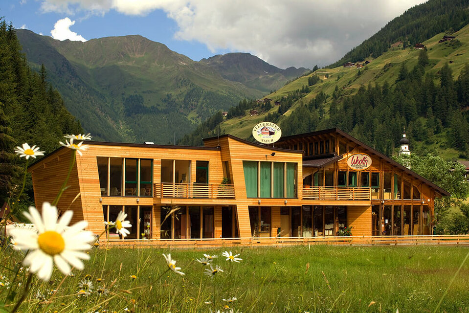 Villgrater Natur Sommerliche Außenansicht des Gebäudes der "Villgrater Natur" in Innervilgraten