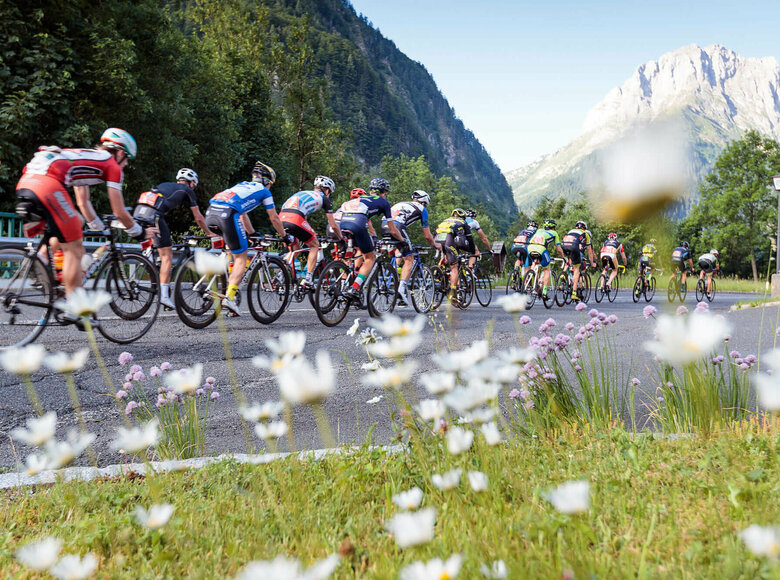Dolomitenradrundfahr und Supergirodolomiti Teilnehmerfeld bei der Dolomitenradrundfahrt und Supergirodolomiti in Action.