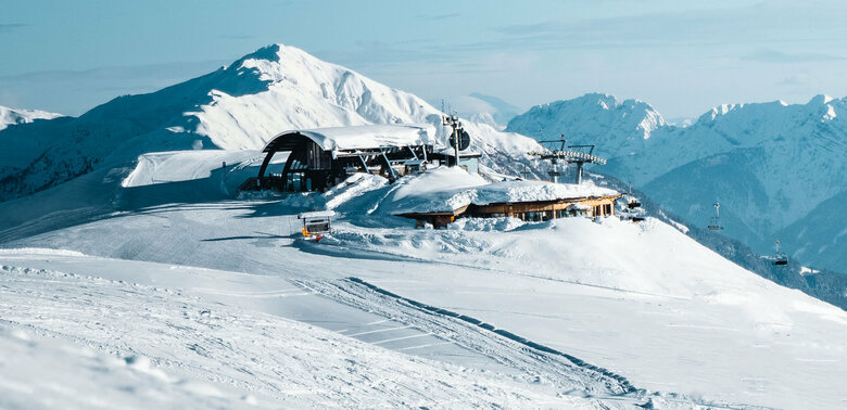Zettersfeld - Blick auf eine Bergspitze im Schnee