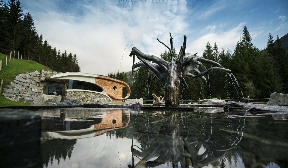 Brunnen beim Gebäude des Defregger Heilwasser