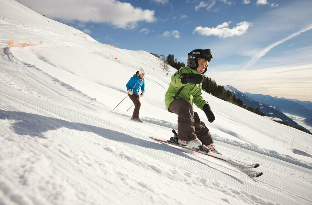 Zettersfeld Kinder Kind fährt über die Piste am Zettersfeld
