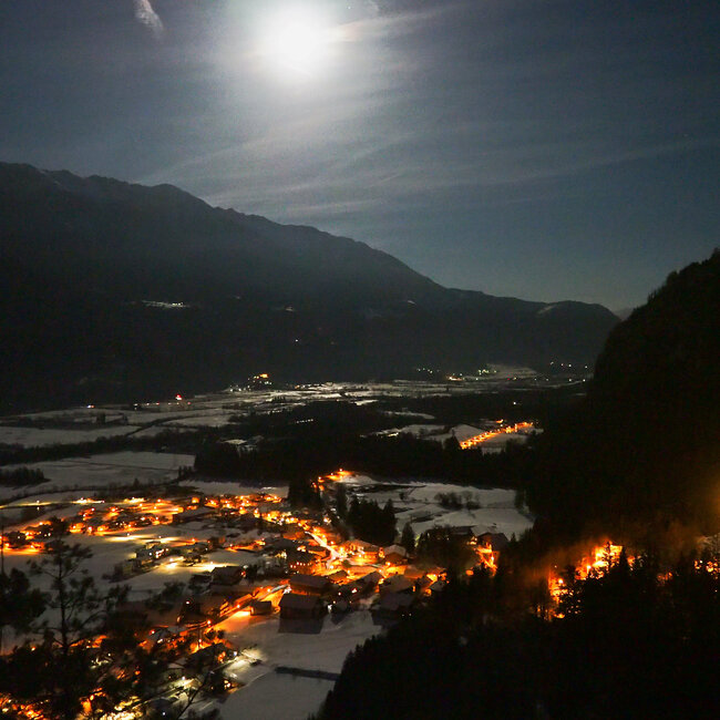 Lavant bei Nacht Luftaufnahme von Lavant im Winter bei Nacht.