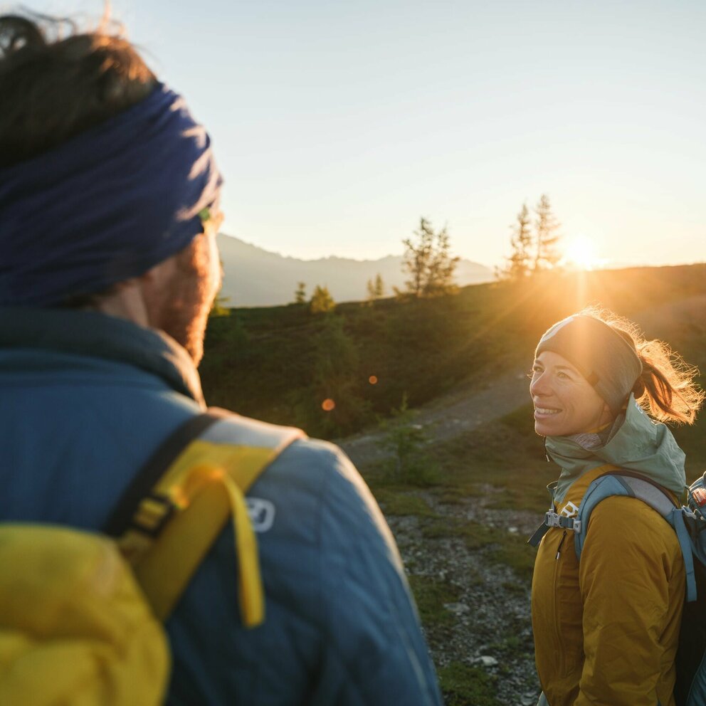 Sonnenaufgang am Bösen Weibele Ein Pärchen genießt den Sonnenaufgang am Bösen Weibele.