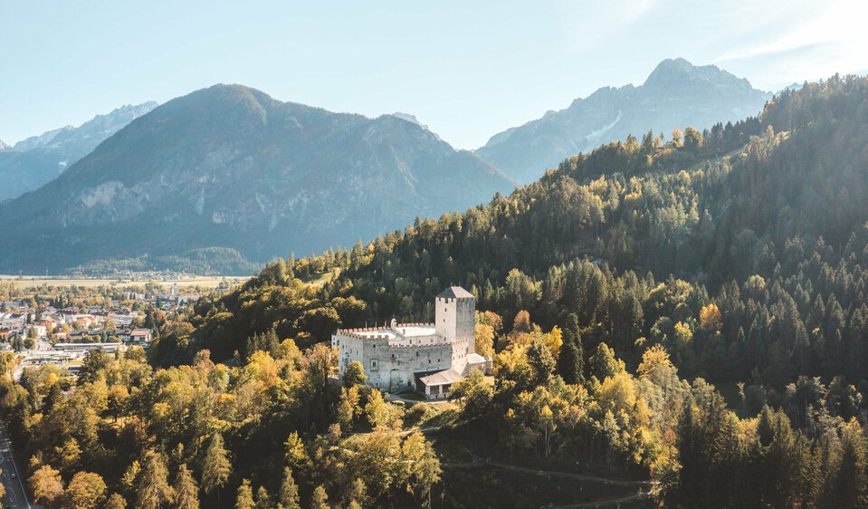 Schloss Bruck im Herbst Kultur & Natur einzigartig vereint