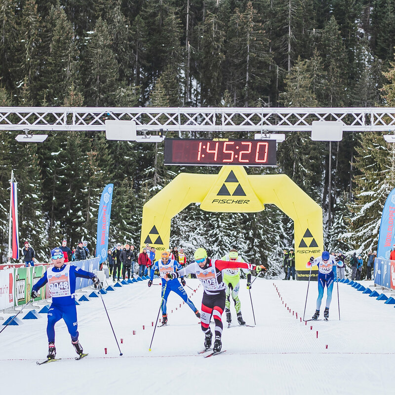 Dolomitenlauf Ziel Einige Athleten beim Dolomitenlauf in Obertilliach auf dem Zielsprint um den Sieg.