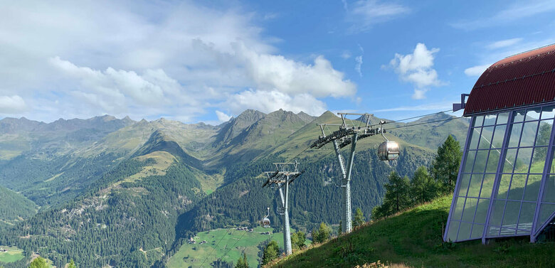 Bergbahnen St. Jakob Die Bergbahnen St. Jakob mit Bergpanorama und Blick in die Natur des Defereggentals.