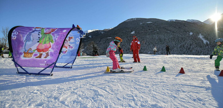 Fellach Lift Virgen Kinder beim Fellach Lift in Virgen - die Sonnen verschwindet langsam hinter den Bergen